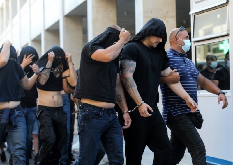 Dinamovi navijači koji su sudjelovali u neredima u Ateni pred istražnim sucem