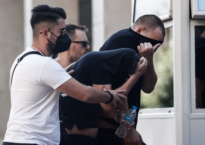 Traje izjašnjavanje huligana, navijači AEK-a prosvjeduju, sprovod ubijenog mladića danas