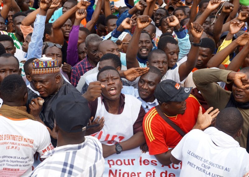 Pristaše vojnog režima u Nigeru prosvjeduju protiv odluke ECOWAS-a