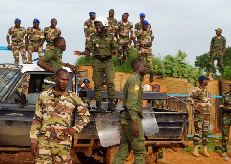 Zatočeni Bazoum primio liječnika, nigerijsko vjersko izaslanstvo u Niameyju