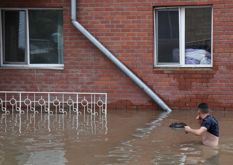 Tisuće kuća poplavljeno na istoku Rusije nakon prolaska tajfuna