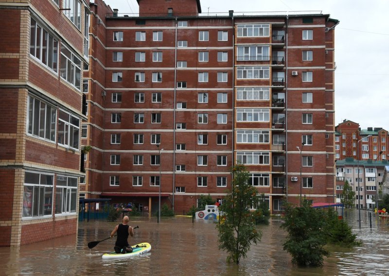 Daleki istok Rusije pretrpio poplave, više od 2500 ljudi evakuirano