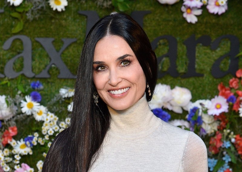 Demi Moore ponovno uživa na Mediteranu; snimljena u noćnom provodu