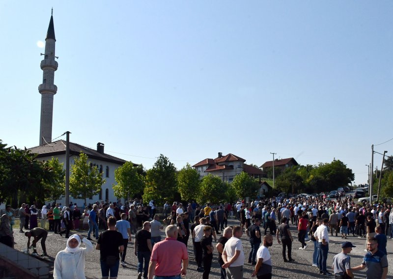 Pokopana Nizama Hećimović, mirni prosvjedi protiv nasilja diljem BiH