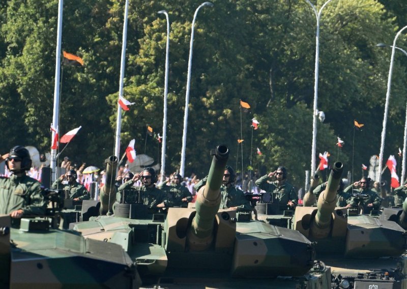 Poljska pokazala svoju moć na najvećoj paradi od hladnog rata, pogledajte tu silu