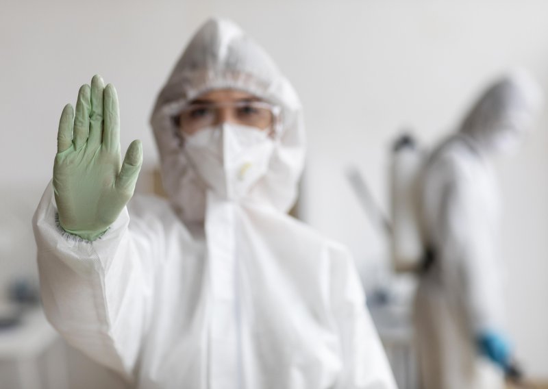 Nova varijanta koronavirusa brine znanstvenike, zagovaraju ponovno uvođenje maski