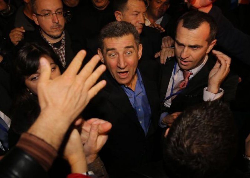 Čitatelji tportala: Gotovina ne treba u politiku