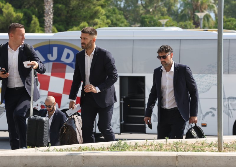 Nogometaši Hajduka u jutarnjim satima otputovali u Solun