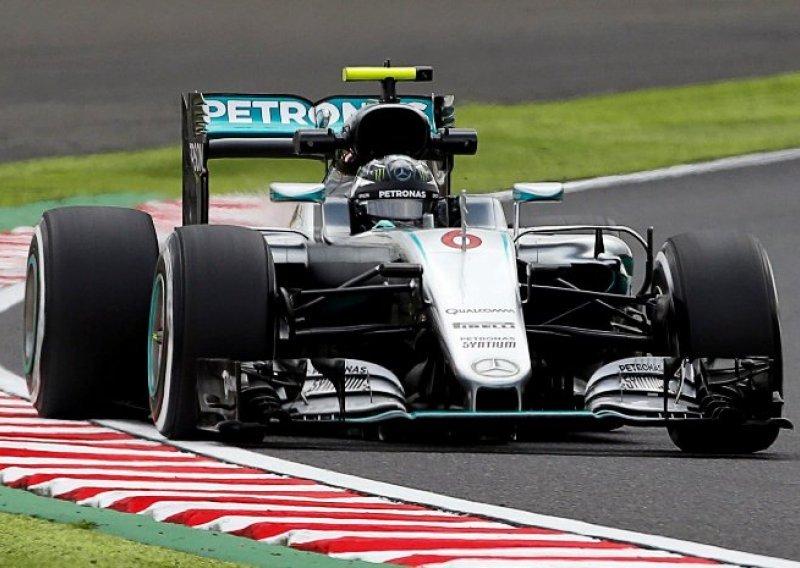 Rosberg dobio prve bitke protiv Hamiltona u Suzuki