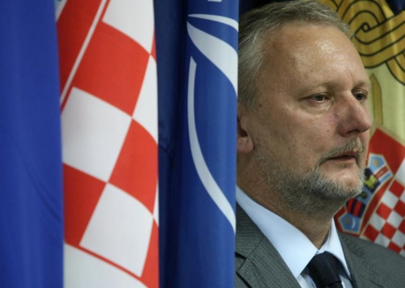 Božinović: Ni u jednom trenutku nisam dvojio da će Krstičević ostati u Vladi