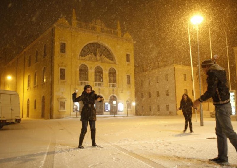 Zbog najavljenog snijega Split zatvorio kazalište