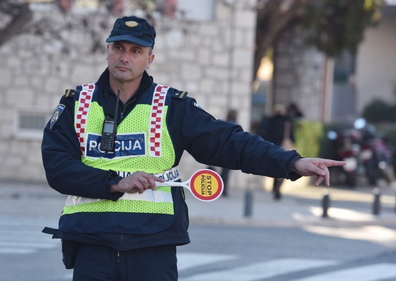 Zbog prometne nesreće, prekinut promet između Dubrovnika i Cavtata