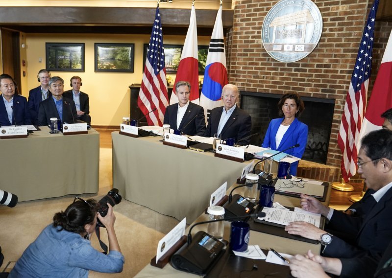 Biden u Camp Davidu slavi 'novu eru' u odnosima sa Seulom i Tokijom
