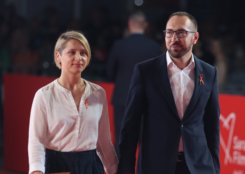 Modno usklađeni: Tomislav Tomašević u rijetkom izlasku sa suprugom Ivom
