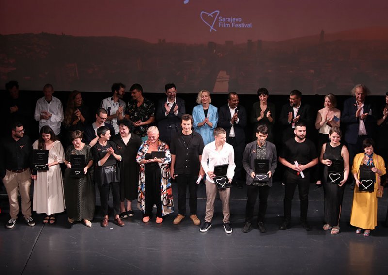 Dodijeljene nagrade: Srce Sarajeva za najbolji film pripalo ostvarenju 'Kos, kos, kupina'
