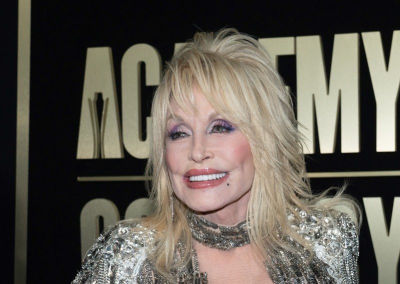 Dolly Parton objavila singl s Paulom McCartneyem i Ringom Starrom, objavit će prvi rock album u karijeri