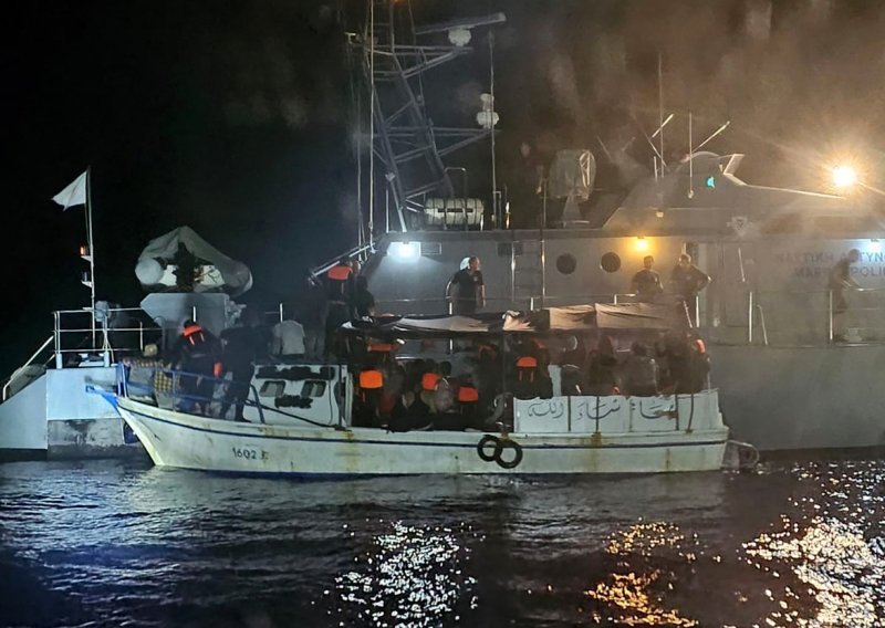 S broda blizu ciparske obale spašeno 86 migranata