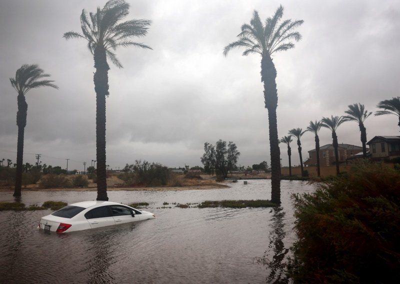 Oluja Hilary izazvala kaos u SAD-u, Palm Springs potpuno potopljen