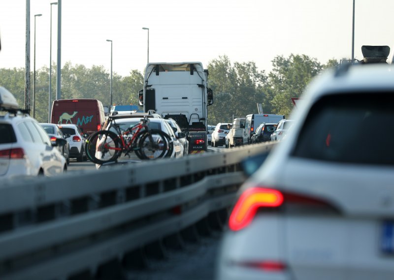 Prometne nesreće na zagrebačkoj obilaznici i državnoj cesti DC5, srna na A1