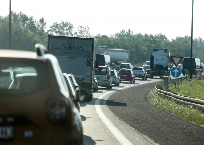 Gužve na gradskim cestama i obilaznicama; srna na A6 između Rijeke i Zagreba