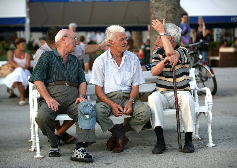 Vlada je obećala podići mirovine na 50 posto prosječne plaće, hoće li uspjeti u tome?