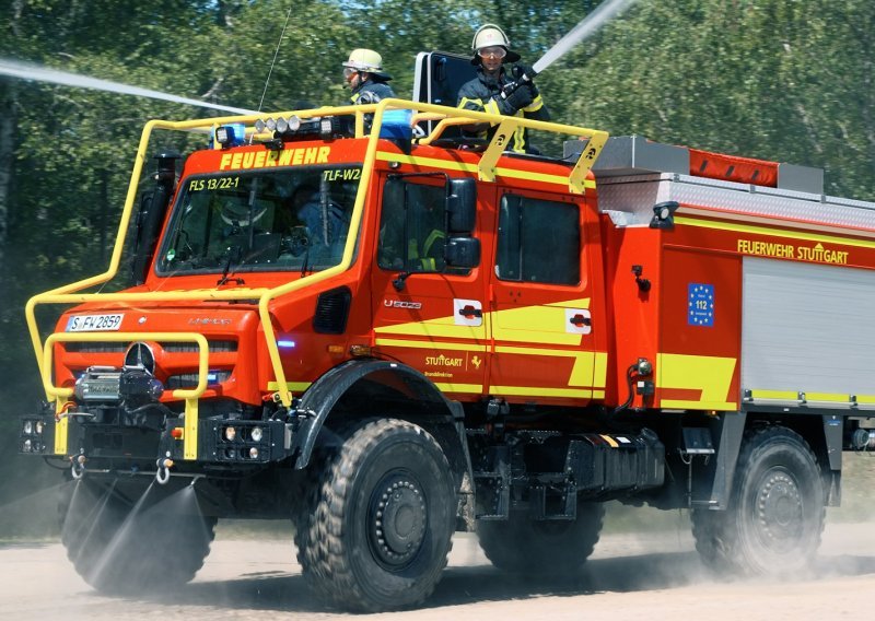 Ovo je svestrani Mercedes-Benz Unimog: Vatrogasci Stuttgarta se opremili vozilima za sve terene