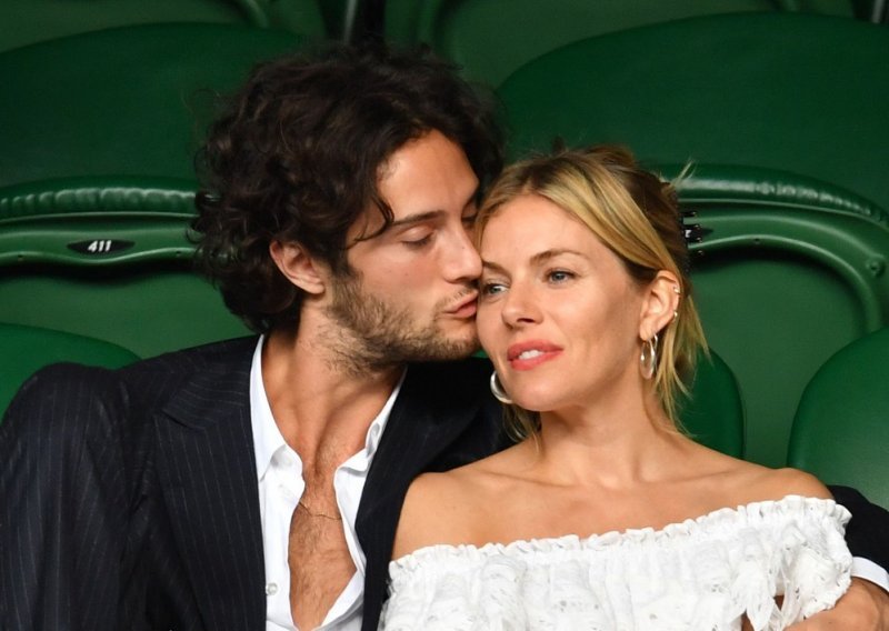 Sienna Miller ne skida osmijeh s lica, a sve zbog 15 godina mlađeg Olija, s kojim čeka dijete