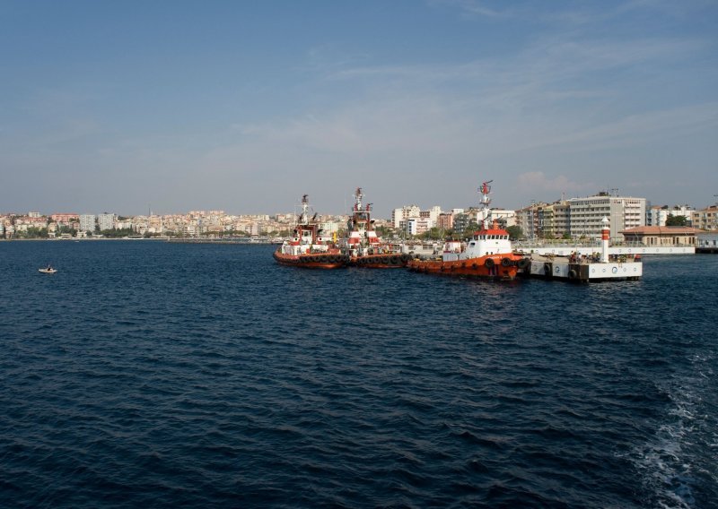 Zbog požara u Turskoj zatvoren Dardaneli - vitalna pomorska ruta između Europe i Azije