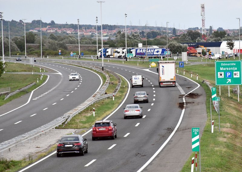 Na autocesti između Delnica i Ravne Gore uočen medvjed