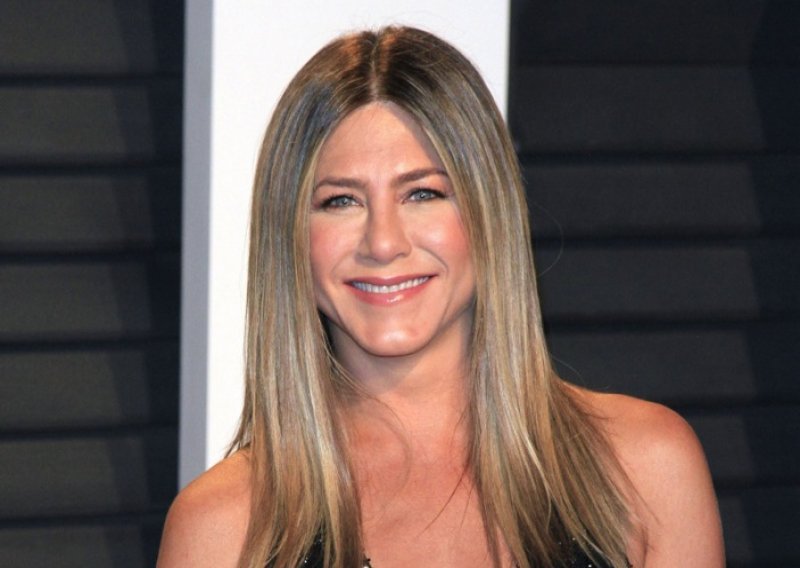 Jennifer Aniston otkrila da je brak roditelja utjecao na njezin ljubavni život