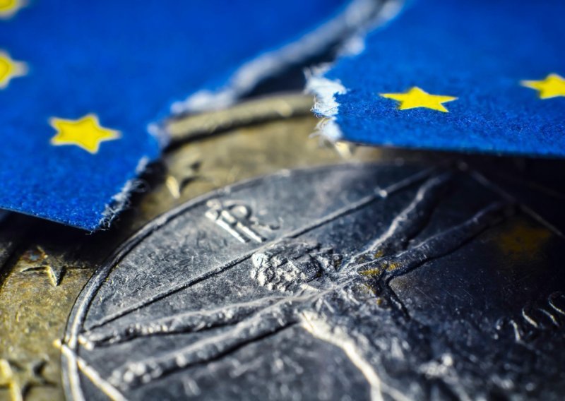 Gospodarstvo EU-a skliznulo s lošeg u gore: Eurozona ide u recesiju?
