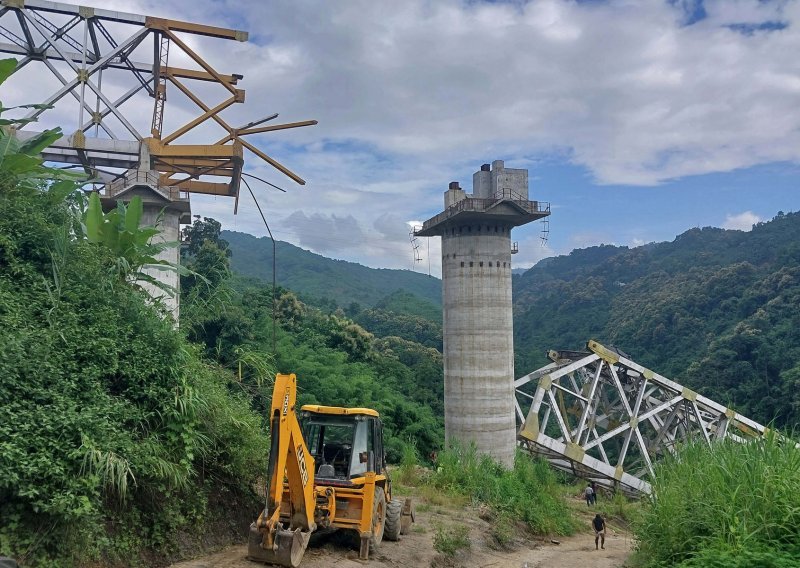 Najmanje 26 mrtvih nakon urušenja željezničkog mosta u indijskom Mizoramu