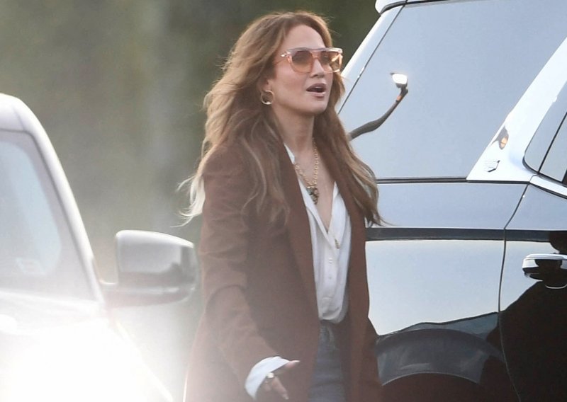 Raskošni pramenovi Jennifer Lopez pun su pogodak i brišu godine s lica