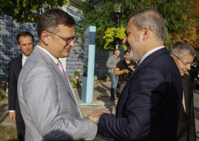 Ukrajinski i turski ministri: Crnomorski sporazum o žitu mora se obnoviti
