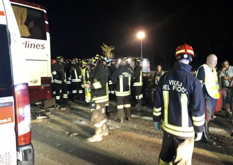 U prometnoj nesreći na sjeveru Italije više od 10 ozlijeđenih ukrajinskih turista