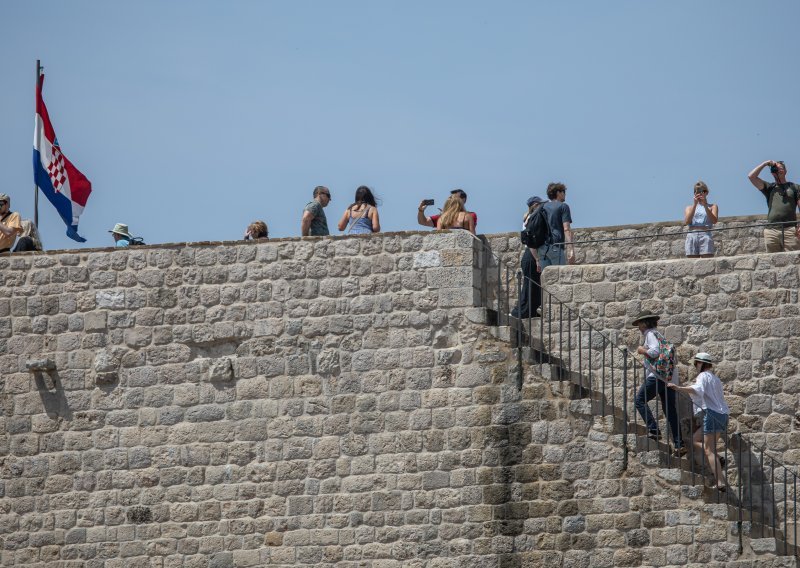 Par koji je pao sa zidina u Dubrovniku bio je pod utjecajem alkohola