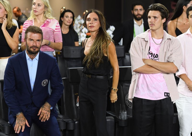 Lajkovi pljušte: Pogledajte kako Cruz Beckham svira na Lopudu uz zalazak sunca