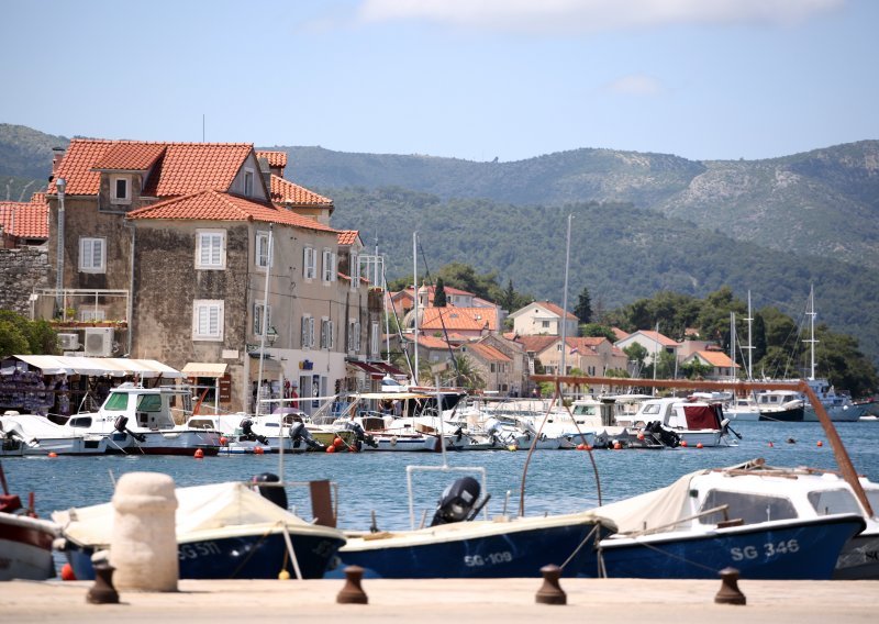 Ispod Starog Grada na Hvaru otkriven bedem grčkog grada Fara