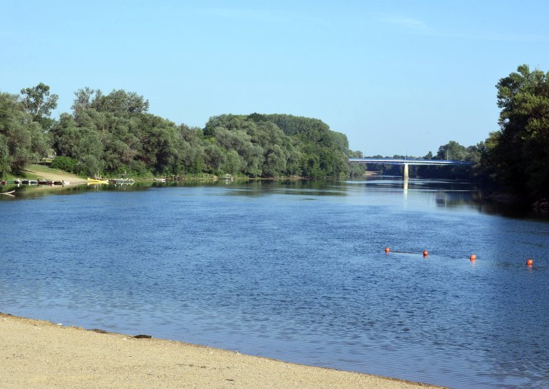 Na Kupi u Petrinji utopio se 36-godišnjak, 40-godišnjak spašen