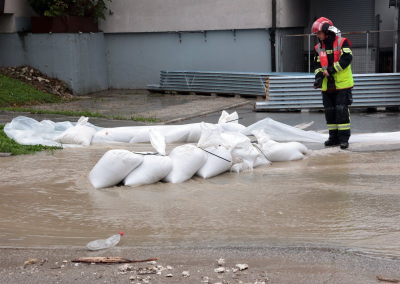 Crveno upozorenje: Slovenija se priprema za novu snažnu oluju