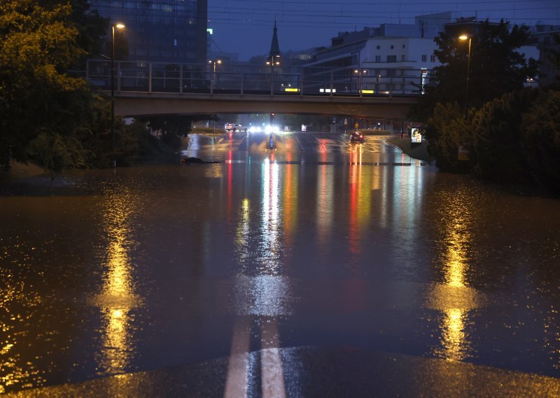 Obilne oborine natopile Ljubljanu, ovako izgleda podvožnjak kod Tivolija