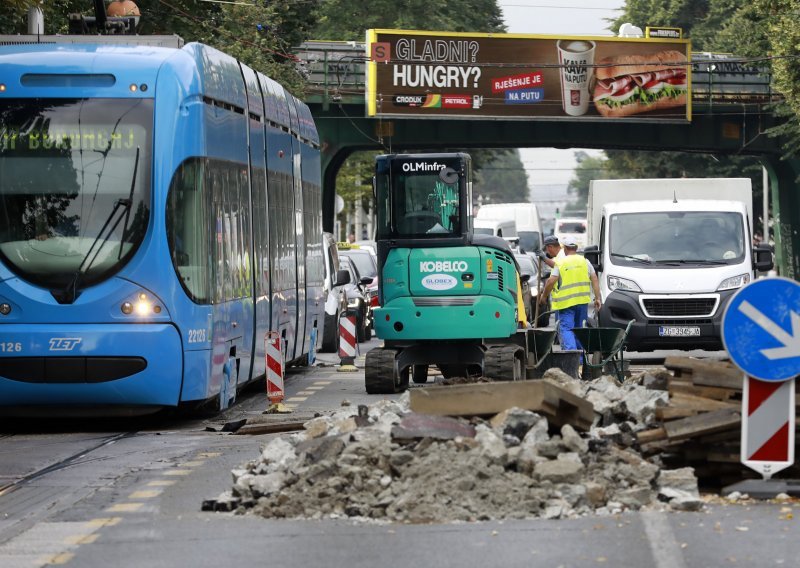 Velike gužve na Savskoj cesti u Zagrebu dok traju radovi