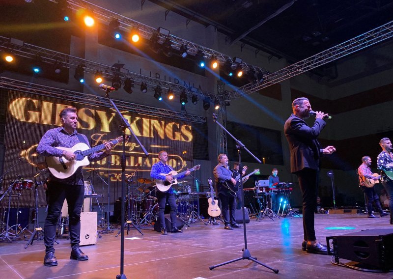 Spektakl unatoč kiši: Gipsy Kings održali koncert u Opatiji