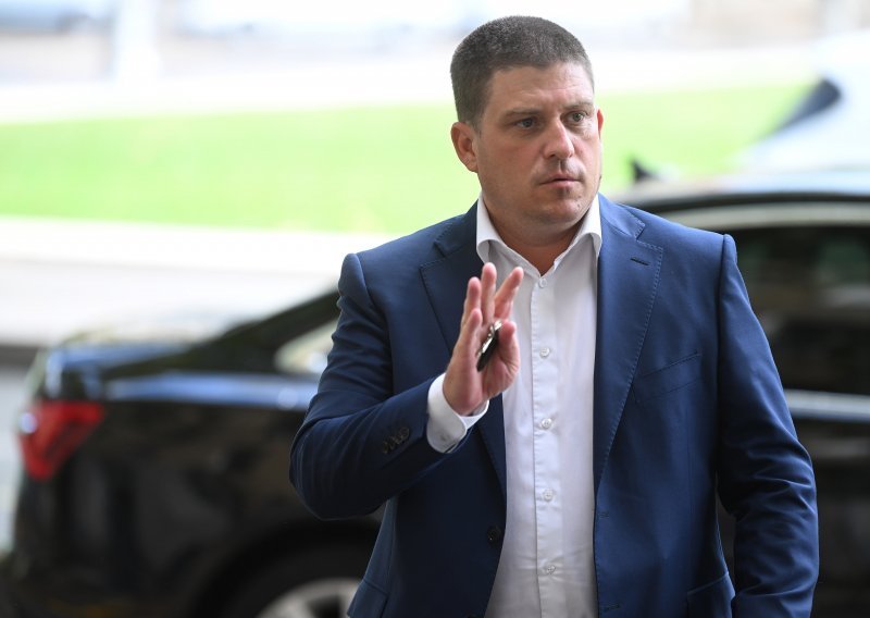 Ministri Butković i Forto potpisali sporazum o obnovi mosta Brčko-Gunja