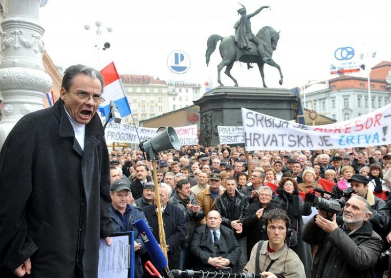 Oko tisuću ljudi na prosvjedu branitelja u Zagrebu