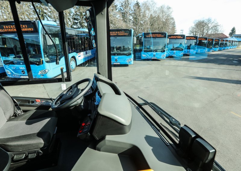 Užas u Zagrebu: Tinejdžerici noga zapela u vratima ZET-ova autobusa, vukao je po cesti