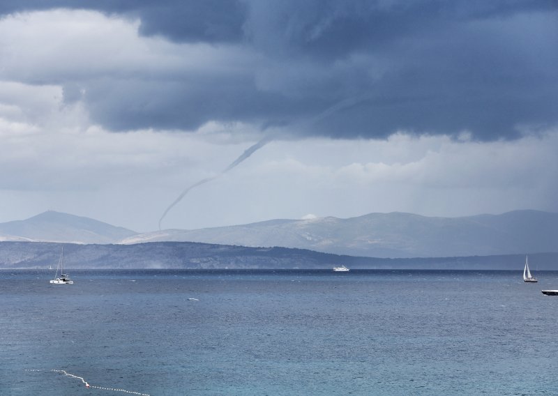 Splitsko područje zahvatilo snažno nevrijeme; akvatorijem harale pijavice