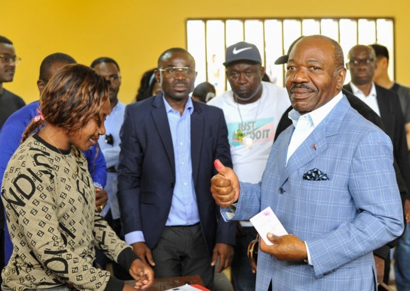Vojni udar u Gabonu mogao bi okončati dinastiju Alija Bonga