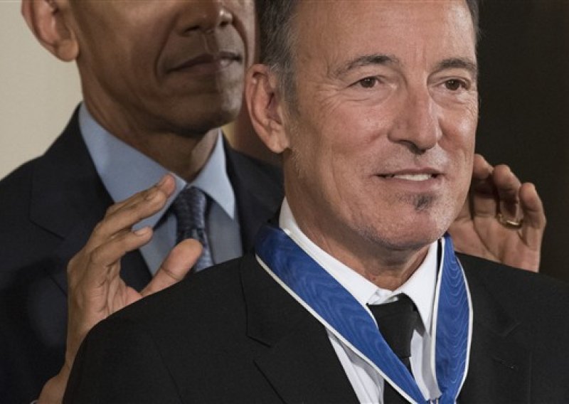 Bruce Springsteen se tajnim nastupom oprostio od Obame