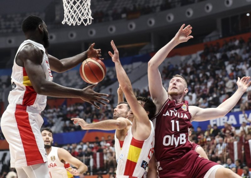 Latvija bez svog najboljeg igrača šokirala svjetske prvake Španjolce